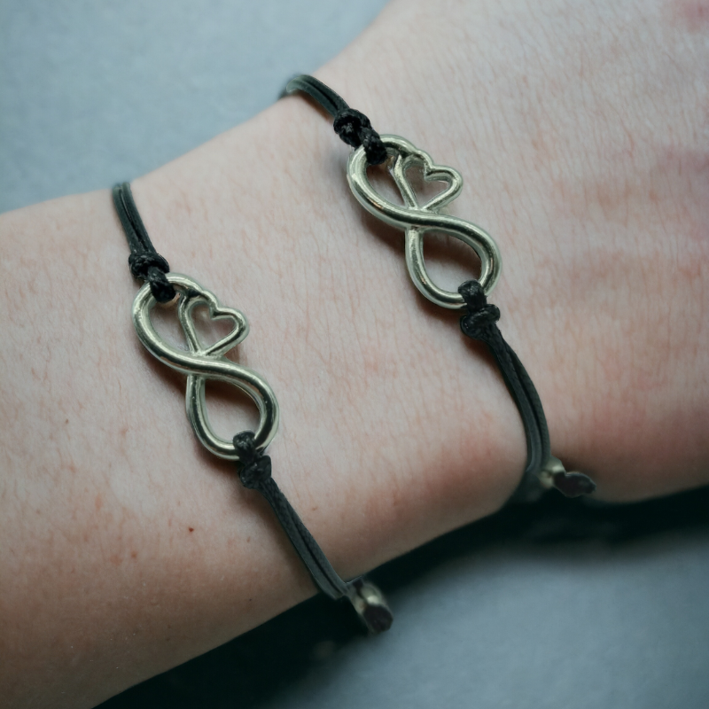 Ensemble de bracelets noir motif infini pour enfants et parents