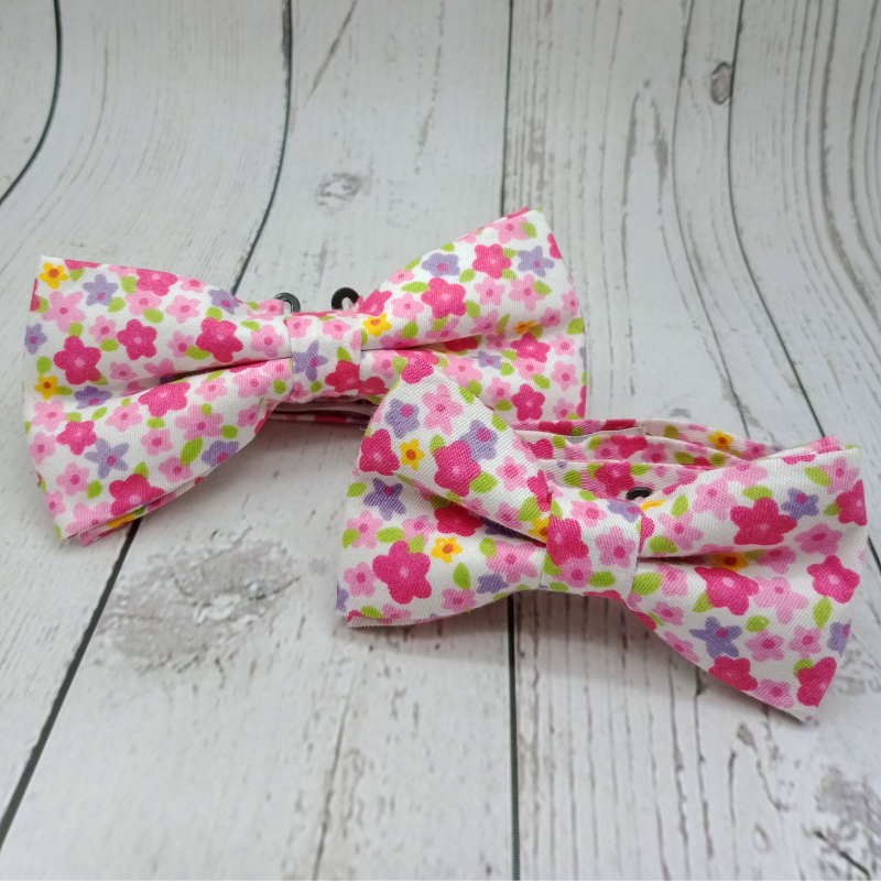 Nœuds papillon assortis blanc motifs tons rose