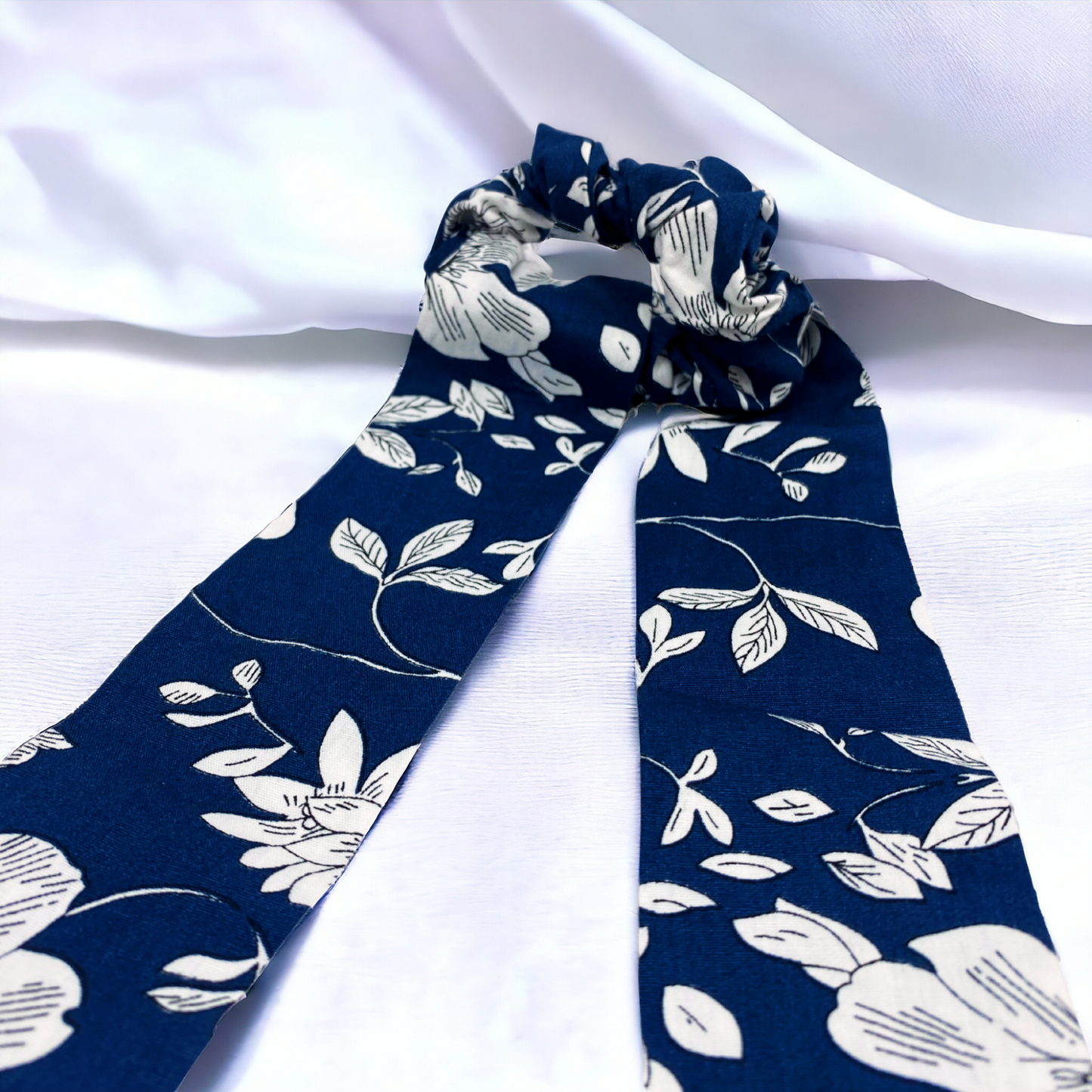 Ruban et chouchou pour fille et papa en liberty bleu